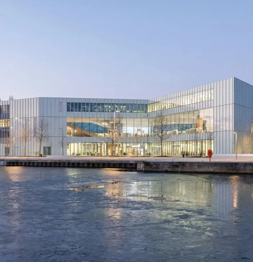 bibliothèque contemporaine à la façade remarquable – photographe d'architecture à Cherbourg (Cherbourg Manche)
