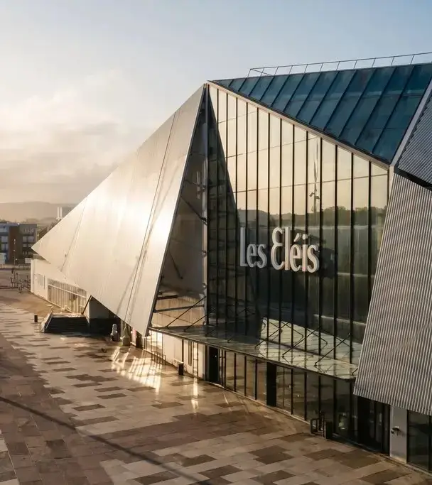 Photographie d'architecture avec prise de vue par drone : façade moderne à Cherbourg, Photo 911